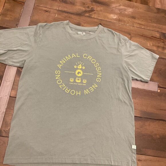 UT Uniqlo Animal‎ Crossings New Horizons Graphic Tee Size Large fruit collection - Picture 1 of 6